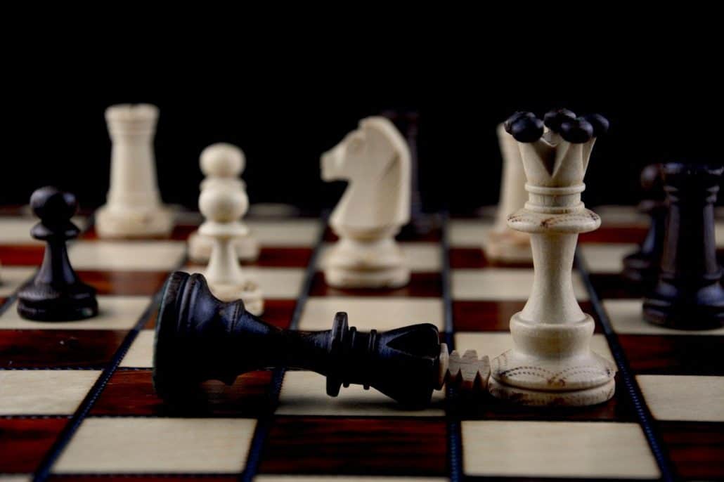 How do sites of online chess gaming, like flyordie, analyze our