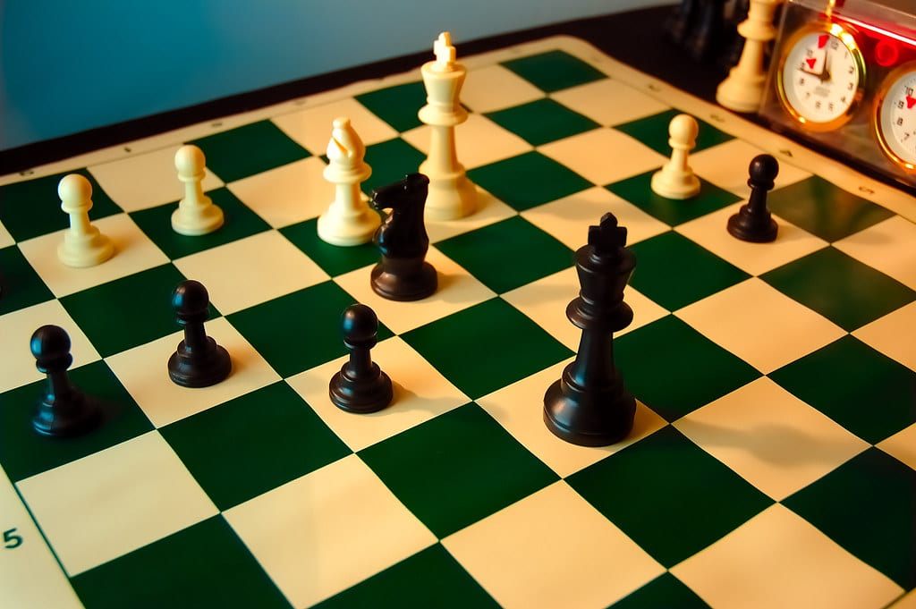 ▷ How To Play Chess With Friends Online