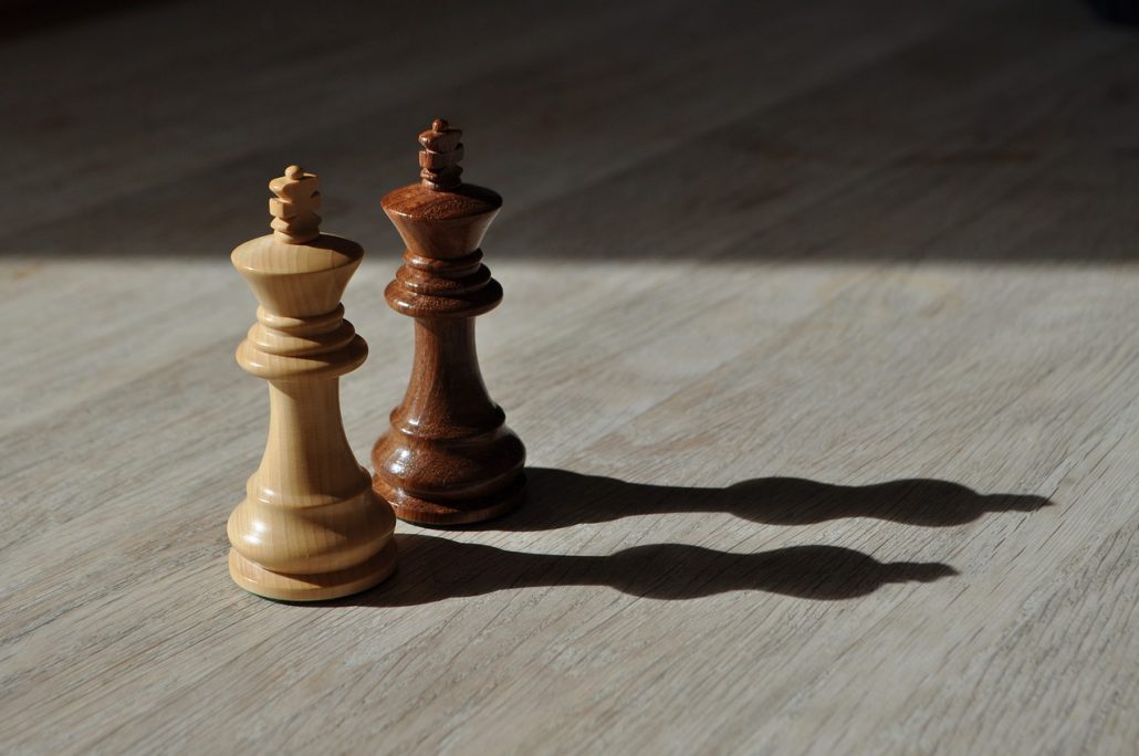 ▷ The Chess Piece and the chessboard. An Introduction