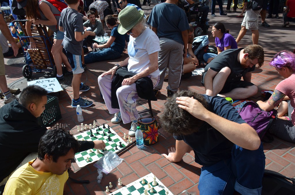 Does Stanford have a chess team?