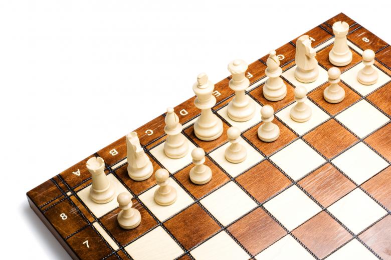 What is the correct layout for a chess board?