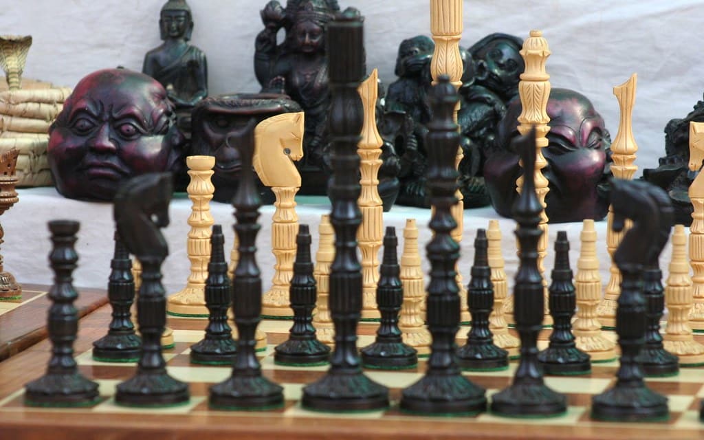 What are the values of each chess piece?