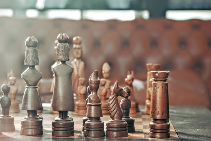 What kind of chess set do professionals use?