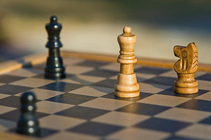 Can I play chess against Google?