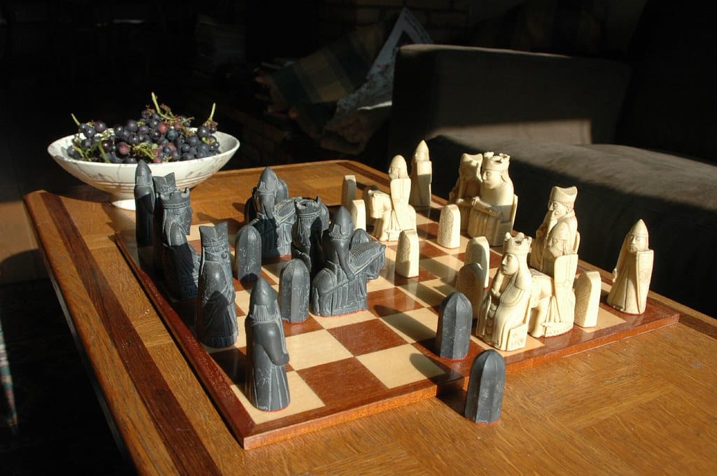 What are the themes of chess?